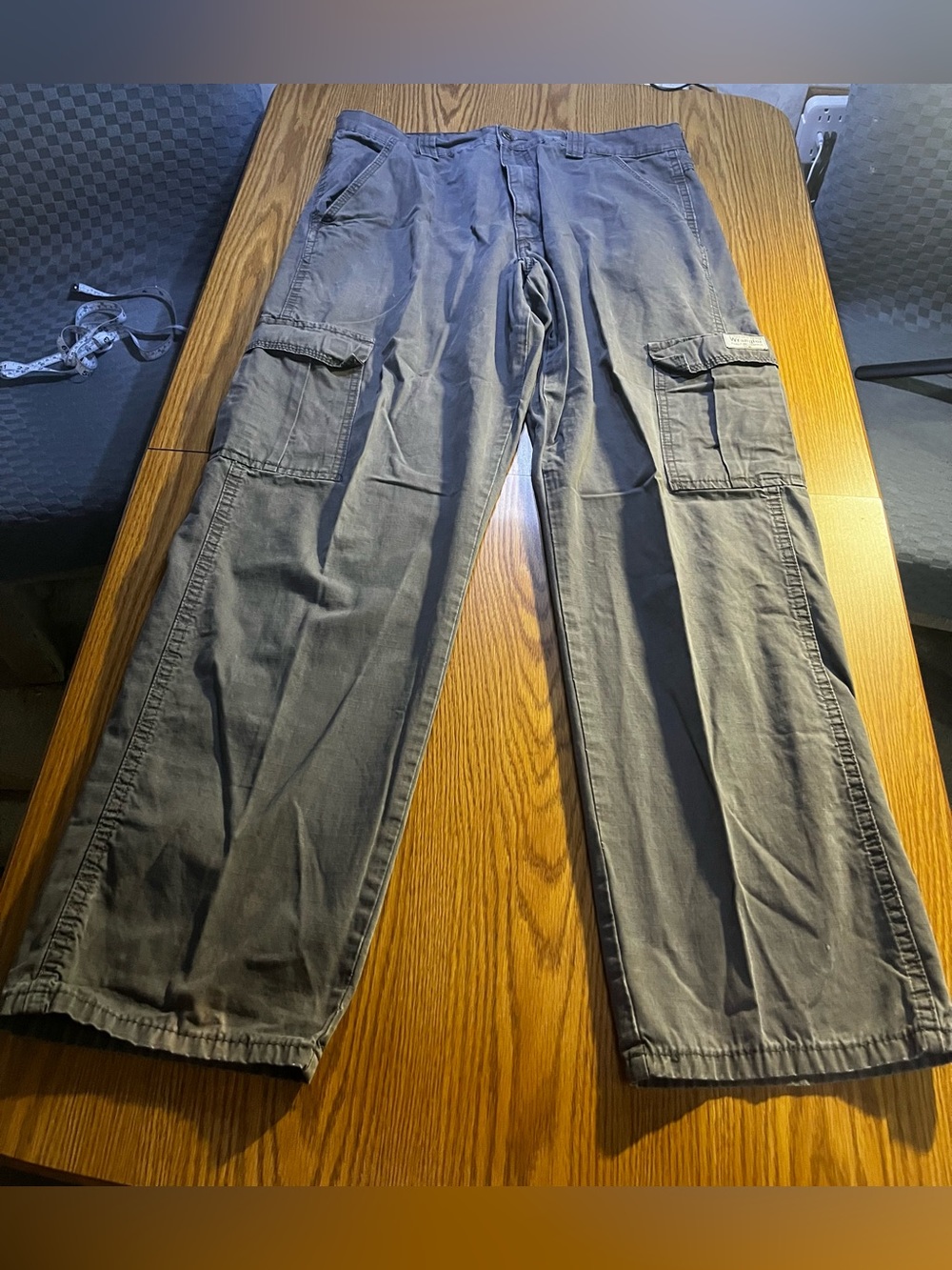 Wrangler Men's Gray Cargo Pants – Casual Utility Style Size 34x32